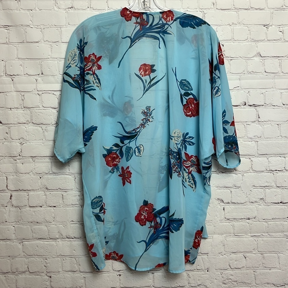 Liberty Love Short Floral Kimono - Picture 5 of 9